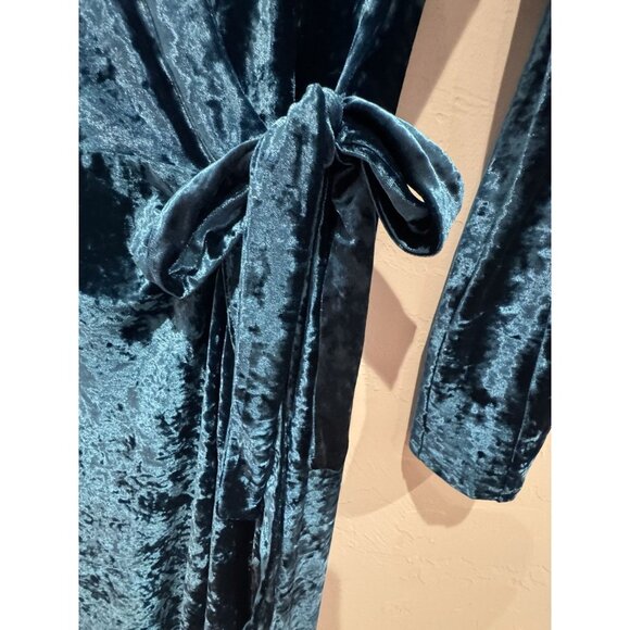 BCBG Maxazria Crushed Velvet Long Sleeve Wrap Dress Blue Size Medium - Picture 6 of 12